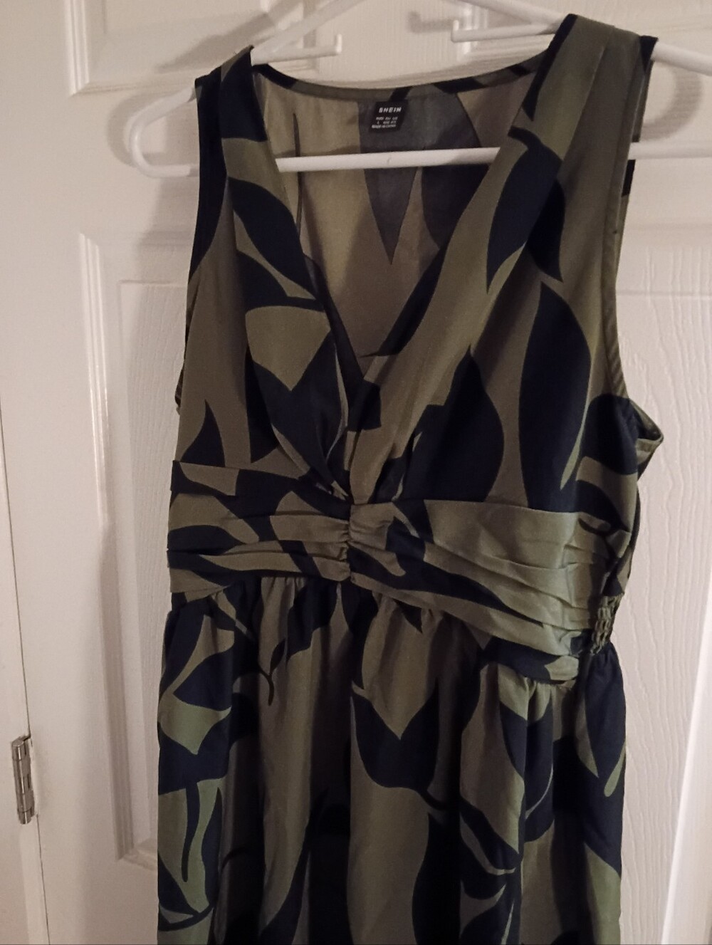 Large SHEIN Olive & Black Sleeveless Twist-Waist Dress